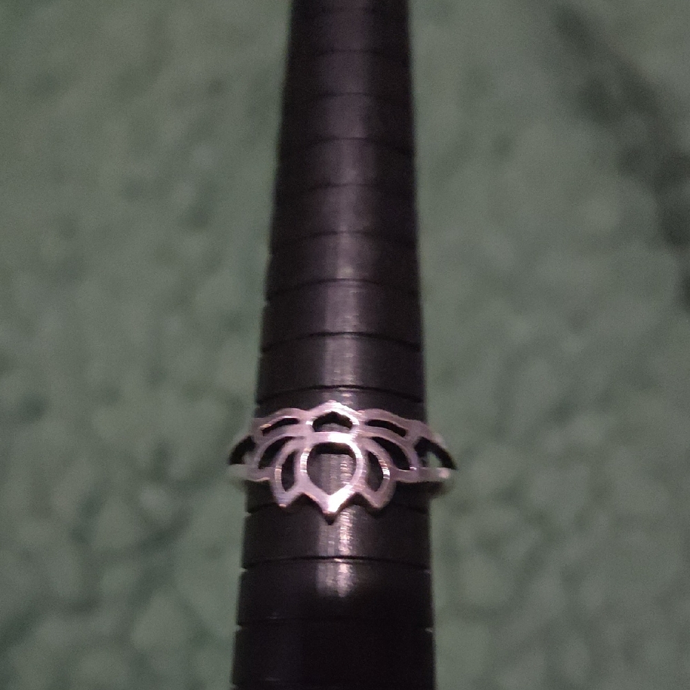 🩷3 For $10🩷Elegant Silver Lotus Ring Size 6